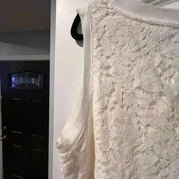 ~Banana Republic~ Lace Top - Large - Picture 5 of 8